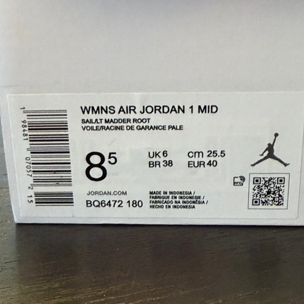 Nike Woman’s Air Jordan 1 Mid